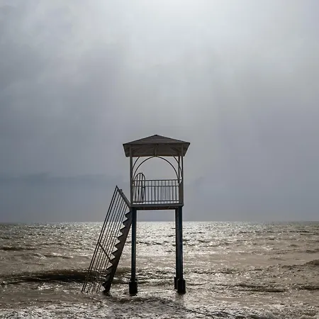 Dajmon Sea View Apartment *
